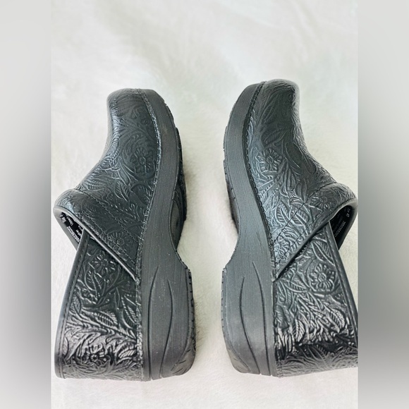 Dansko XP 2.0 Floral Tooled Women’s Work Clogs Size 40 or US size 9.5-10 - Picture 4 of 10